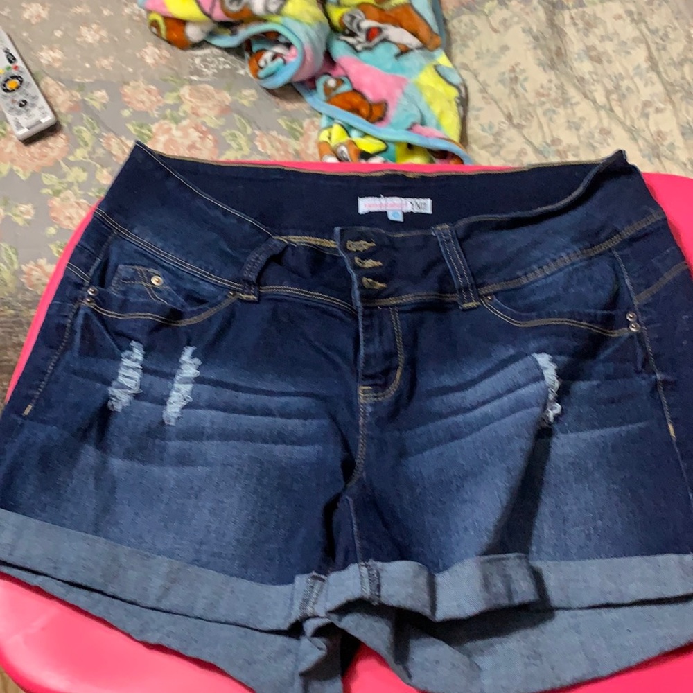 YMI WANNABETTABUTT SHORTS